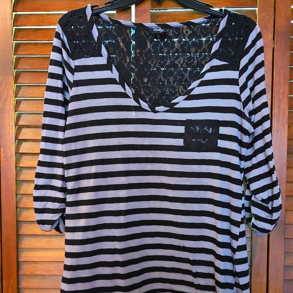Vanity black/gray striped lace back XL shirt